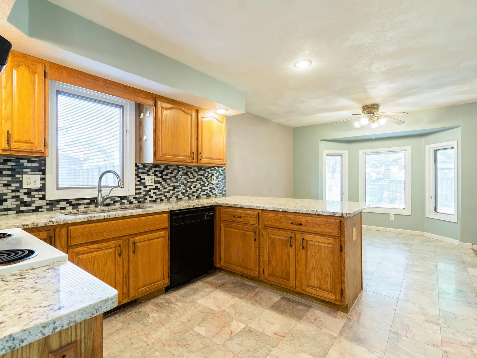 3 bed, 1700 sqft, $2,500 — Photo 4