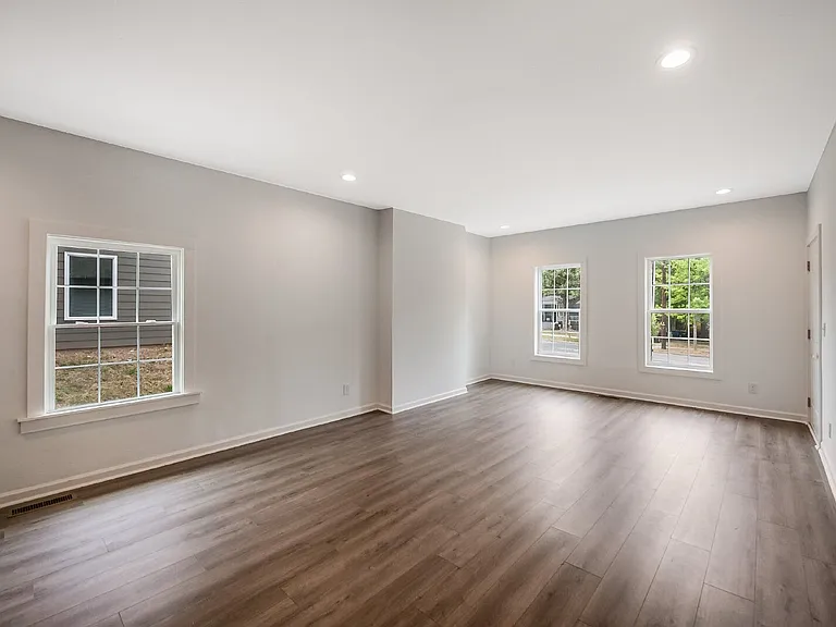 114 N Guthrie Ave — Photo 6