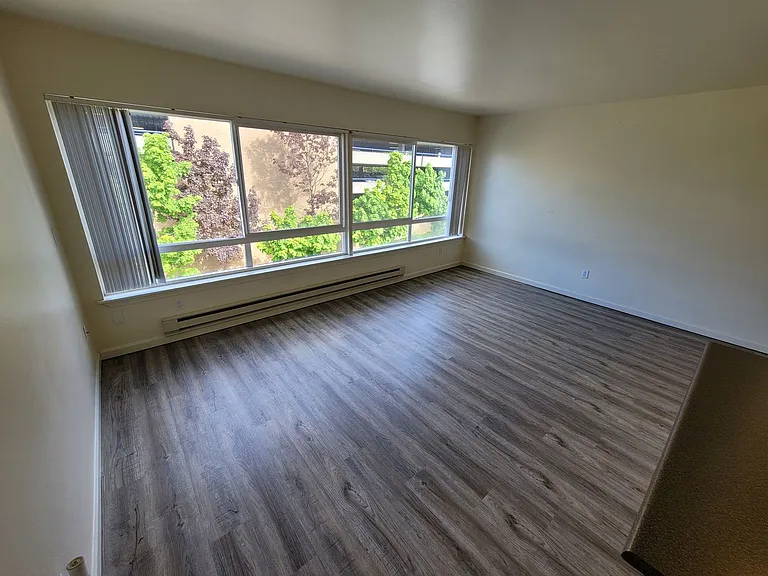 Russell/Central Park in the Heart of Ballard — Photo 74