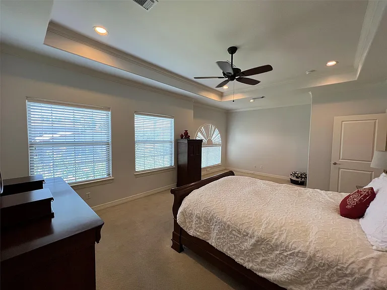 2807 Albany St — Photo 14
