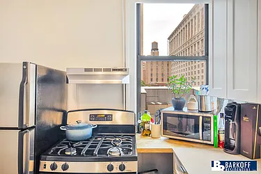 Rented by Barkoff Residential 