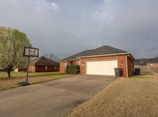 107 Salmon Ln, Russellville, AR 72802