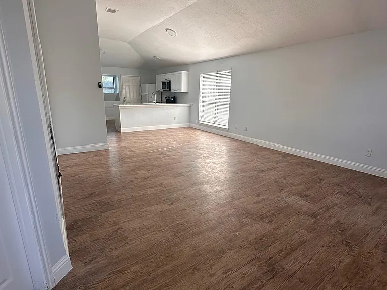 Dalewood Ln — Photo 4