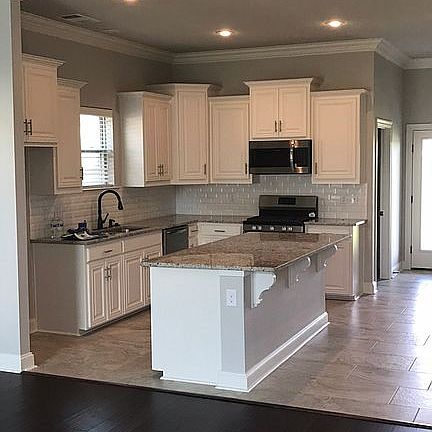 3rd image of 112 Piper Crest Ln