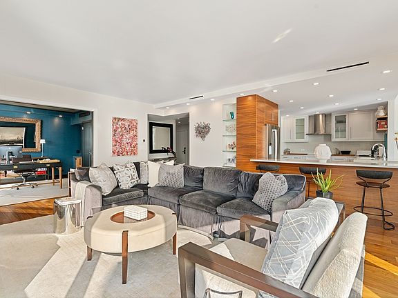 4th image of 990 N Lake Shore Dr APT 29A