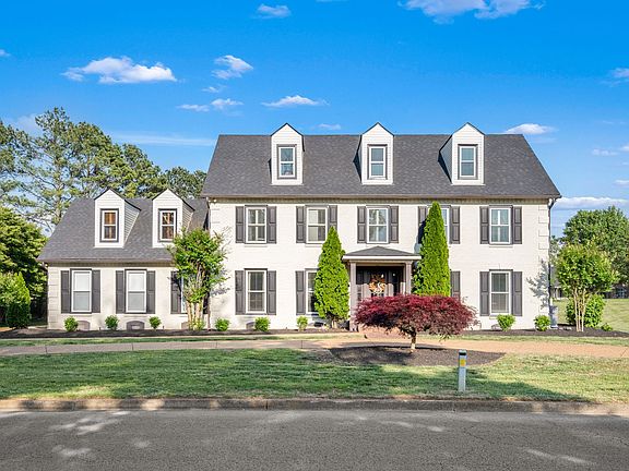 2nd image of 2520 Shannon Dr