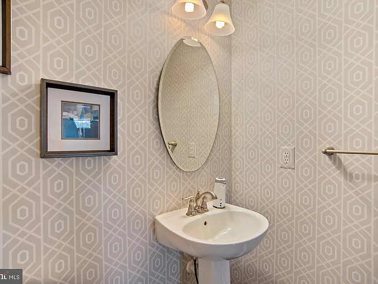 14202 Bentley Park Dr — Photo 23