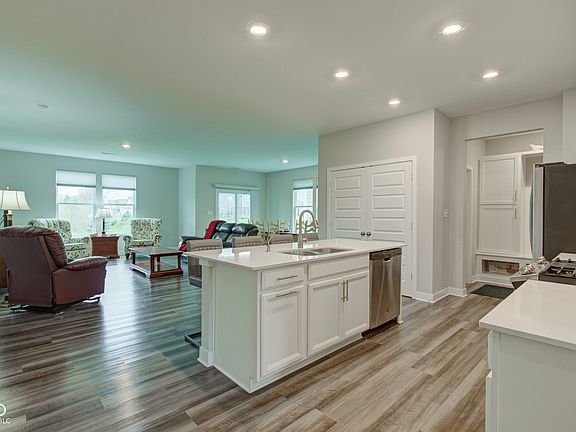 2nd image of 6553 Apperson Dr