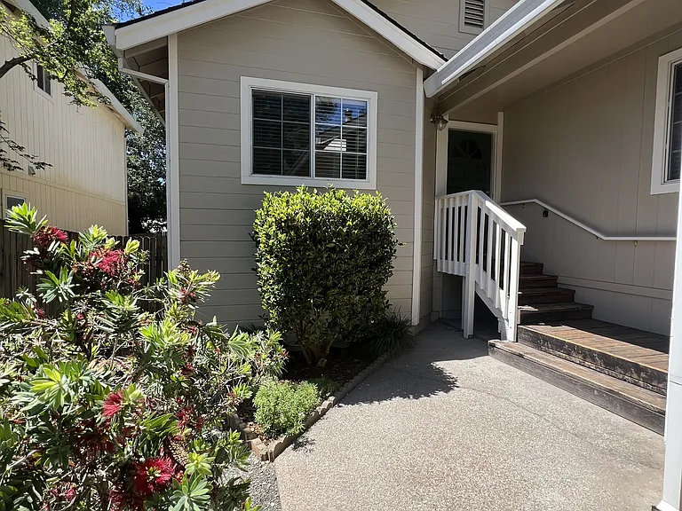 343 Horizon Cir — Photo 1