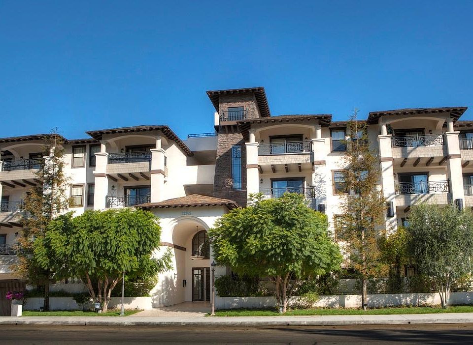 1st image of 12745 Moorpark St APT 305
