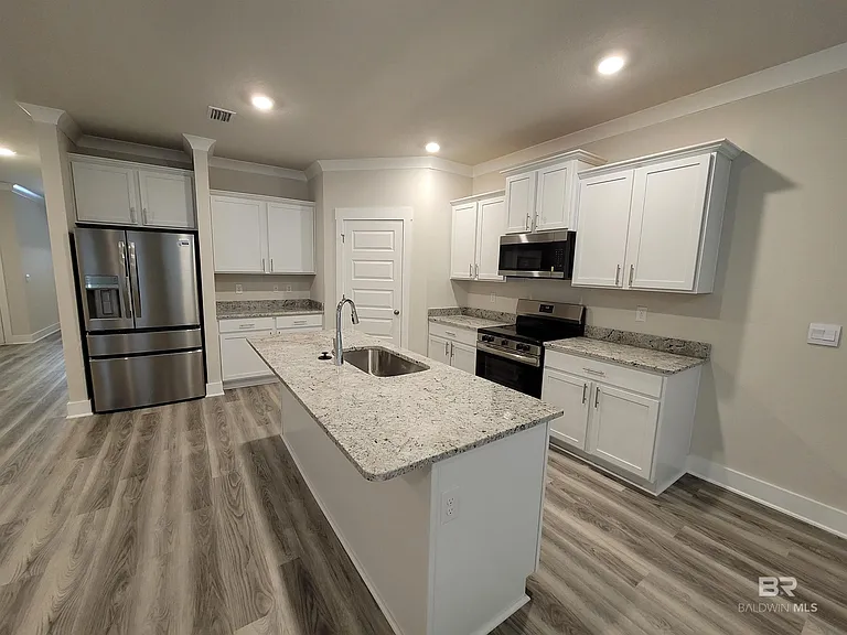 1045 Hayward Loop — Photo 6