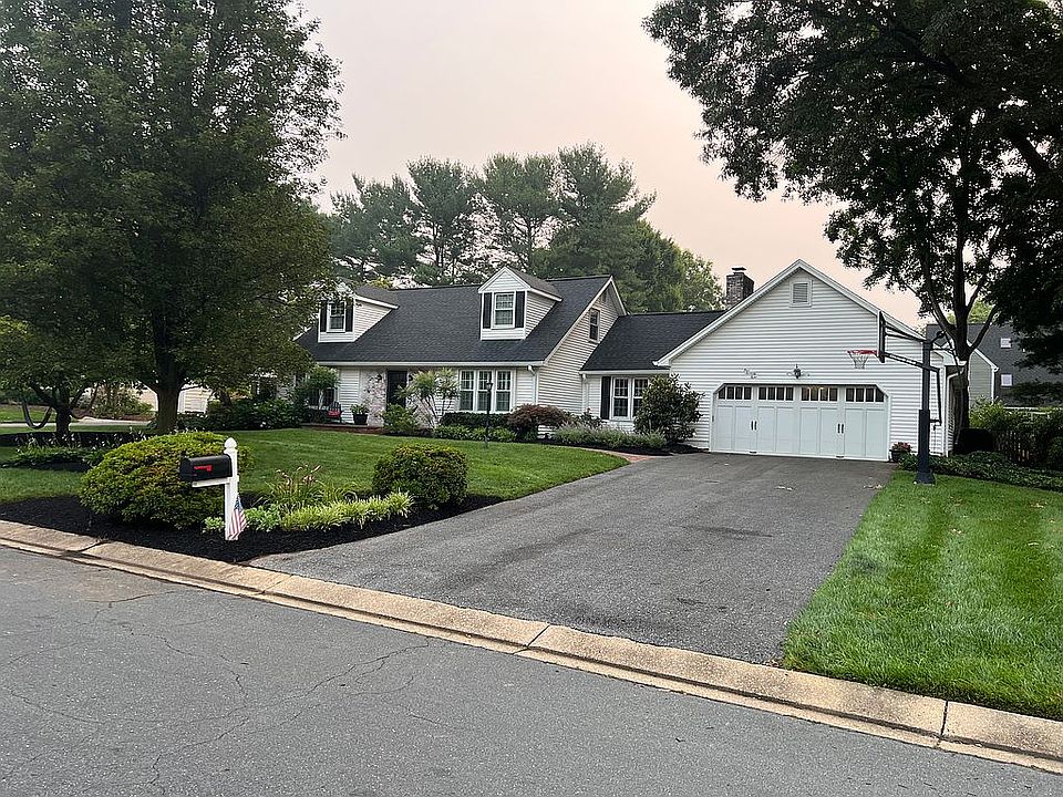 1st image of 474 Yorkshire Dr