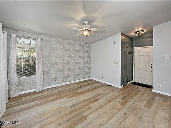 5th image of 908 N Mountain Hollow Ct