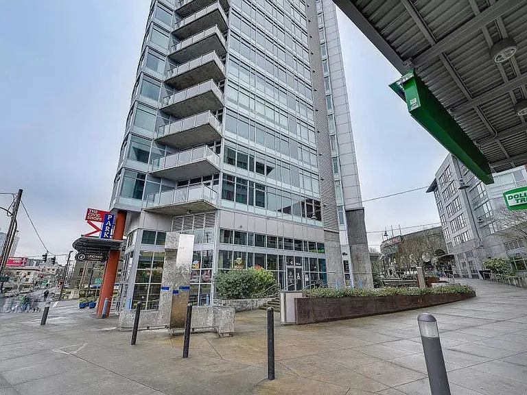 1926 W Burnside St #704 — Photo 5