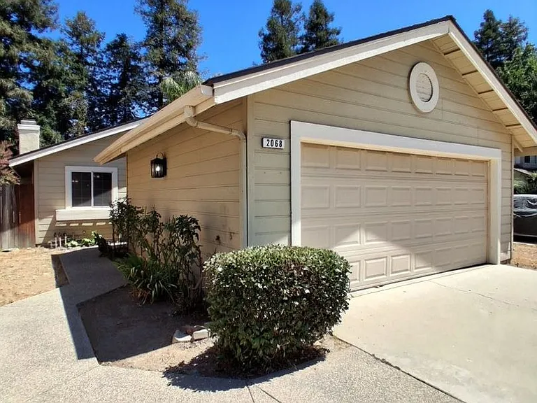 2068 W Magill Ave — Photo 1
