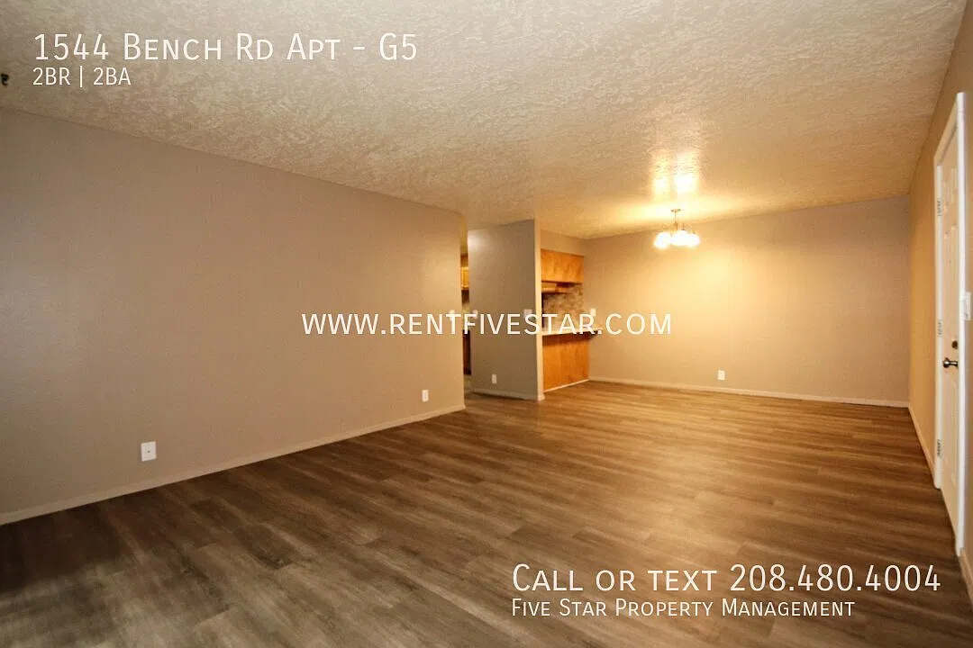 Fantastic 2 Bedroom Apartment with Pool Access! — Photo 4