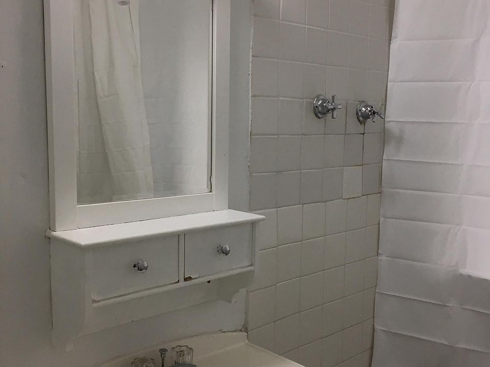 2nd image of 2003 Aldrich Ave S APT 205
