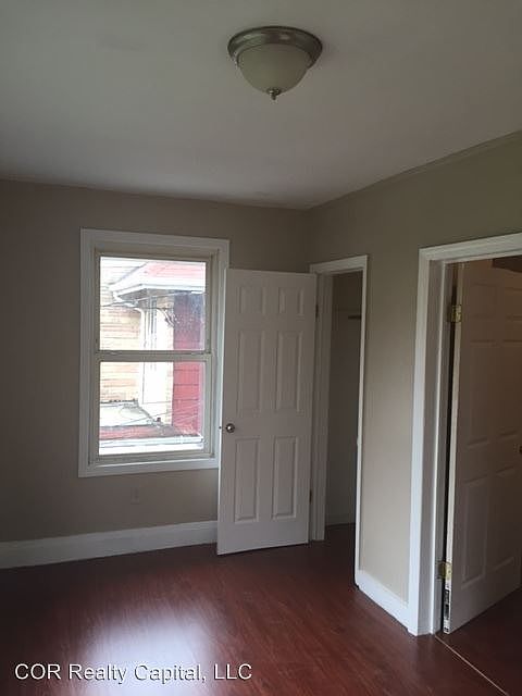 2nd image of 658 Grove St #01