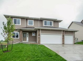 717 Sycamore Dr, Norwalk, IA 50211