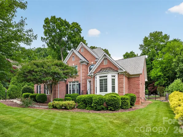 3100 Lakewood Edge Dr, Charlotte, NC 28269