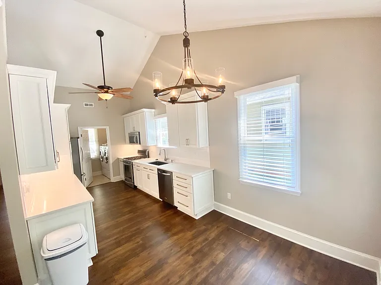 416 E Tremont Ave — Photo 22