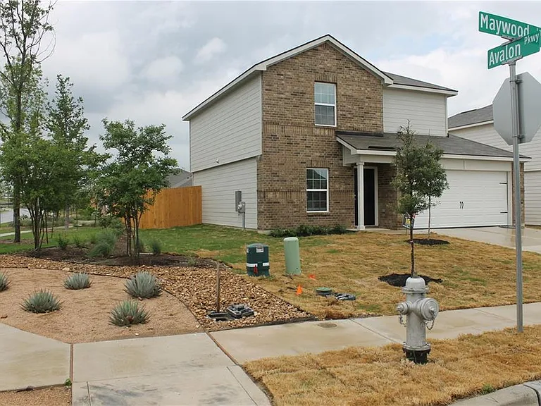 101 Maywood Ln — Photo 2