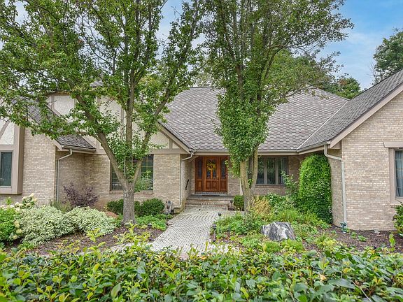 2nd image of W131N7931 Country Club COURT