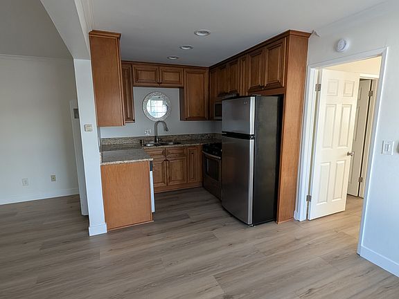 4th image of 383 W Bay St APT 10