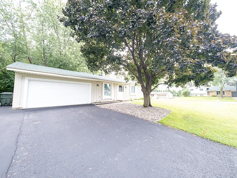 14200 Elgin Ct — Photo 2