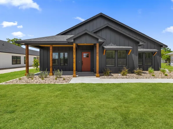 705 Sloan St, Taylor, TX 76574