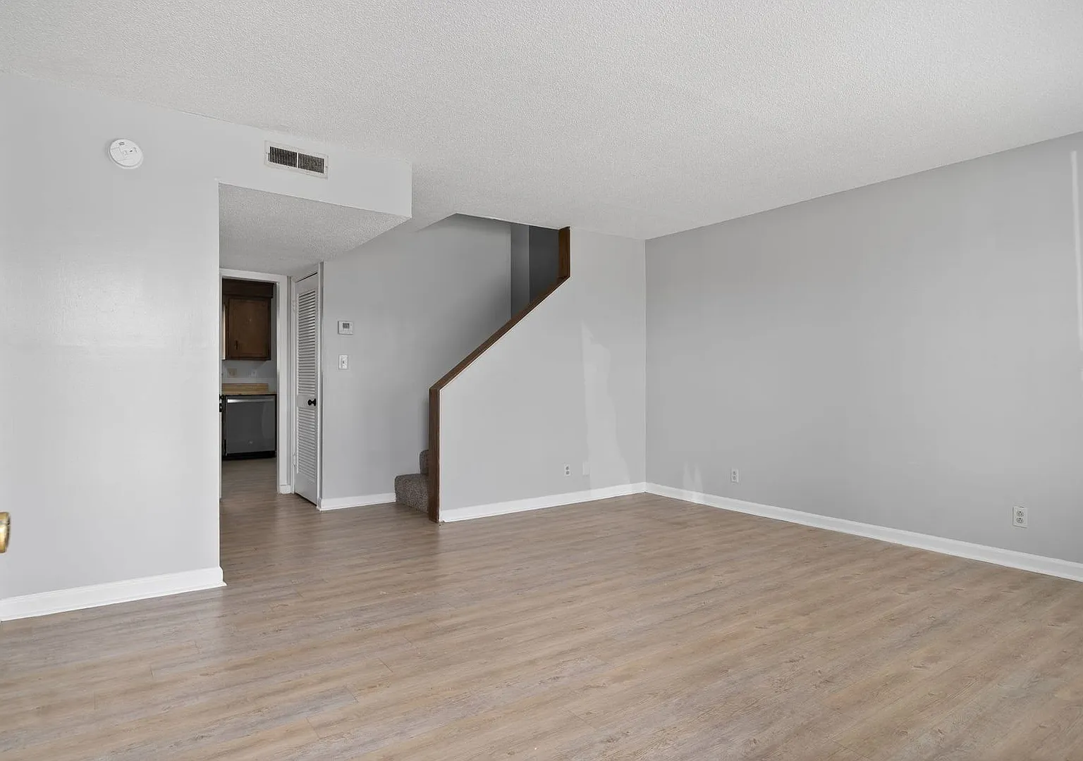 Darlene Dr - 140 — Photo 3