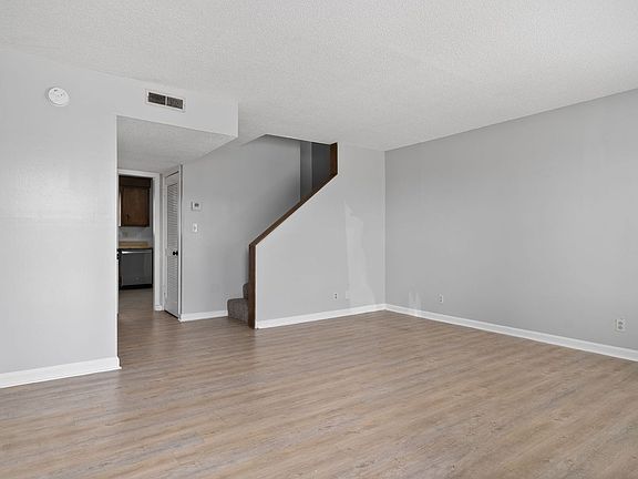 3rd image of 140 Darlene Dr APT 6