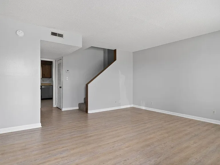Darlene Dr - 140 — Photo 3