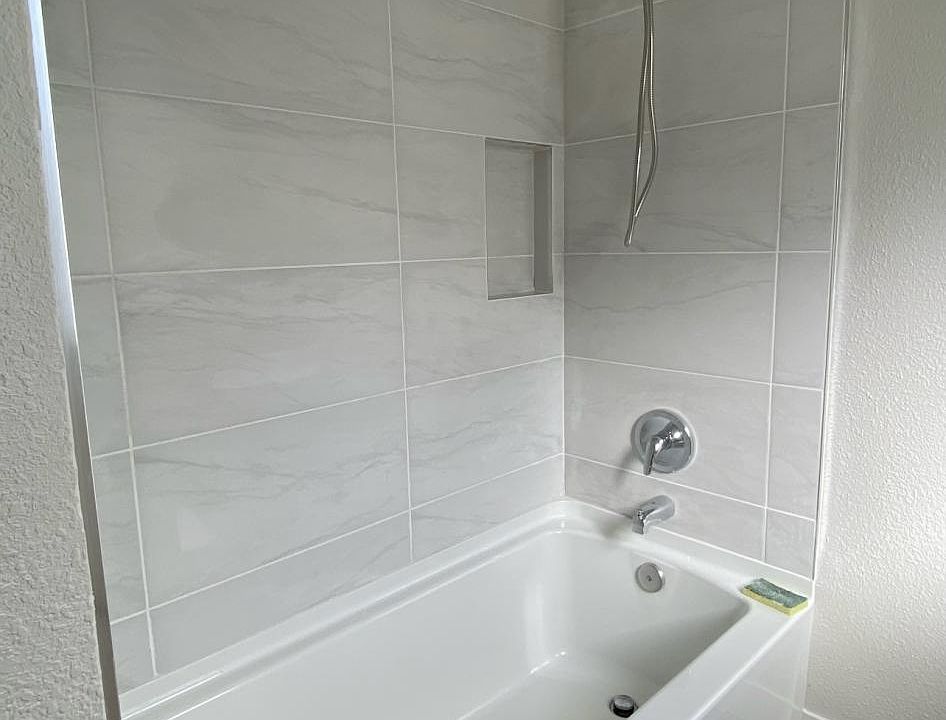 bathrrom tub