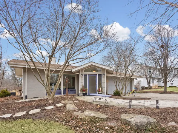 1990 Southridge Ter, Northfield, IL 60093