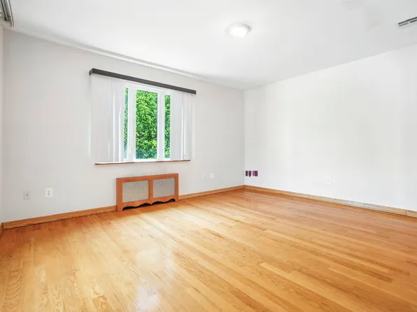 77-16 Kew Forest Lane image 30 of 38