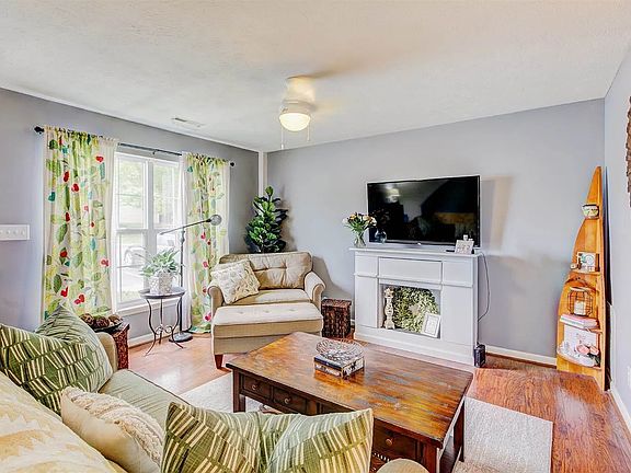 3rd image of 281 Mulberry Cir