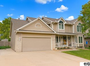 1010 Hogan Dr, Papillion, NE 68046