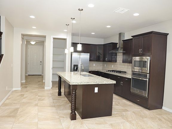 5th image of 189 E Horseshoe Dr