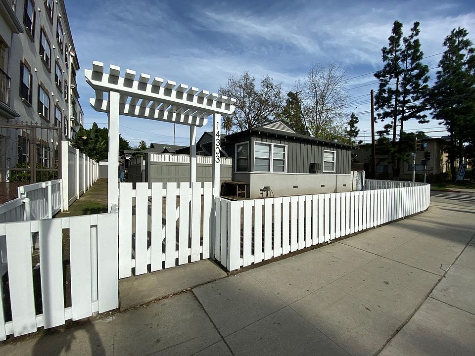 1st image of 14305 Burbank Blvd