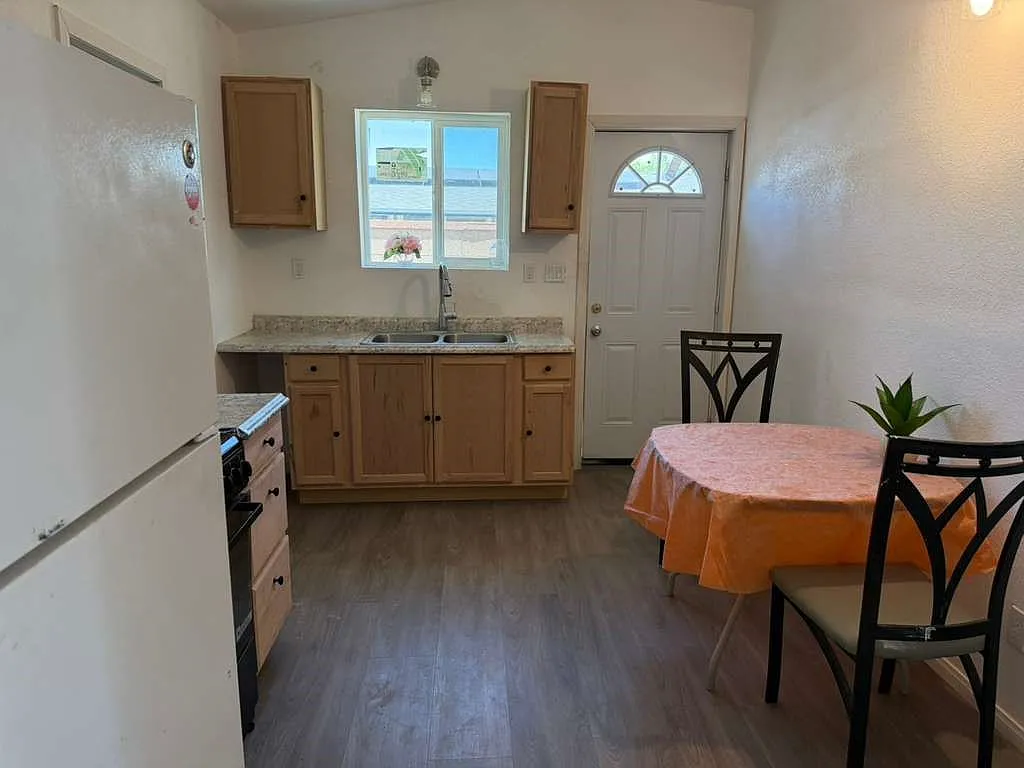 1 bed, 365 sqft, $1,100 — Photo 3