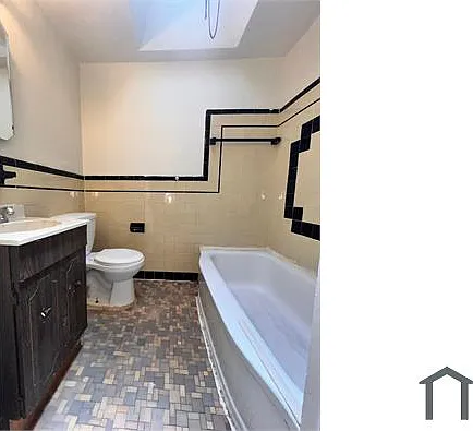 139 W 22nd St — Photo 5