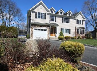 5 Crestwood Dr, Madison, NJ