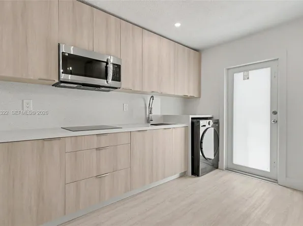 55 SW 13th St, Dania, FL