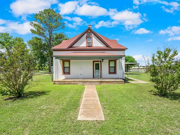 411 N 2nd St, Comanche, OK 73529