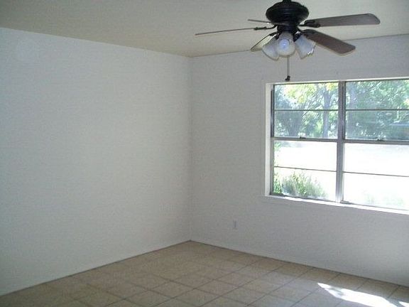 5th image of 301 Sherry Ln