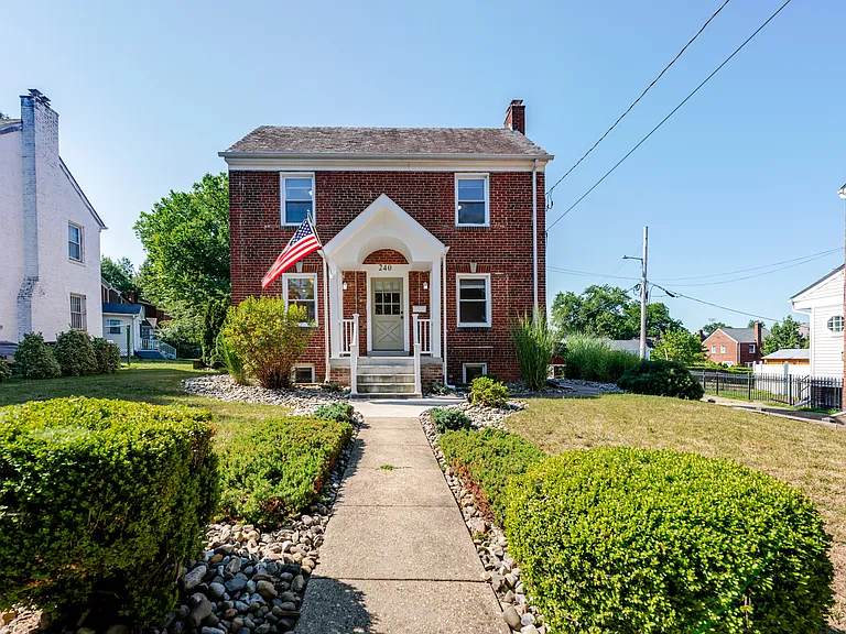 240 Van Buren St NW — Photo 34