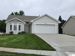 9203 Hillcrest Dr, La Vista, NE 68128