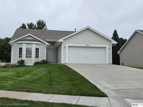 9203 Hillcrest Dr, La Vista, NE 68128