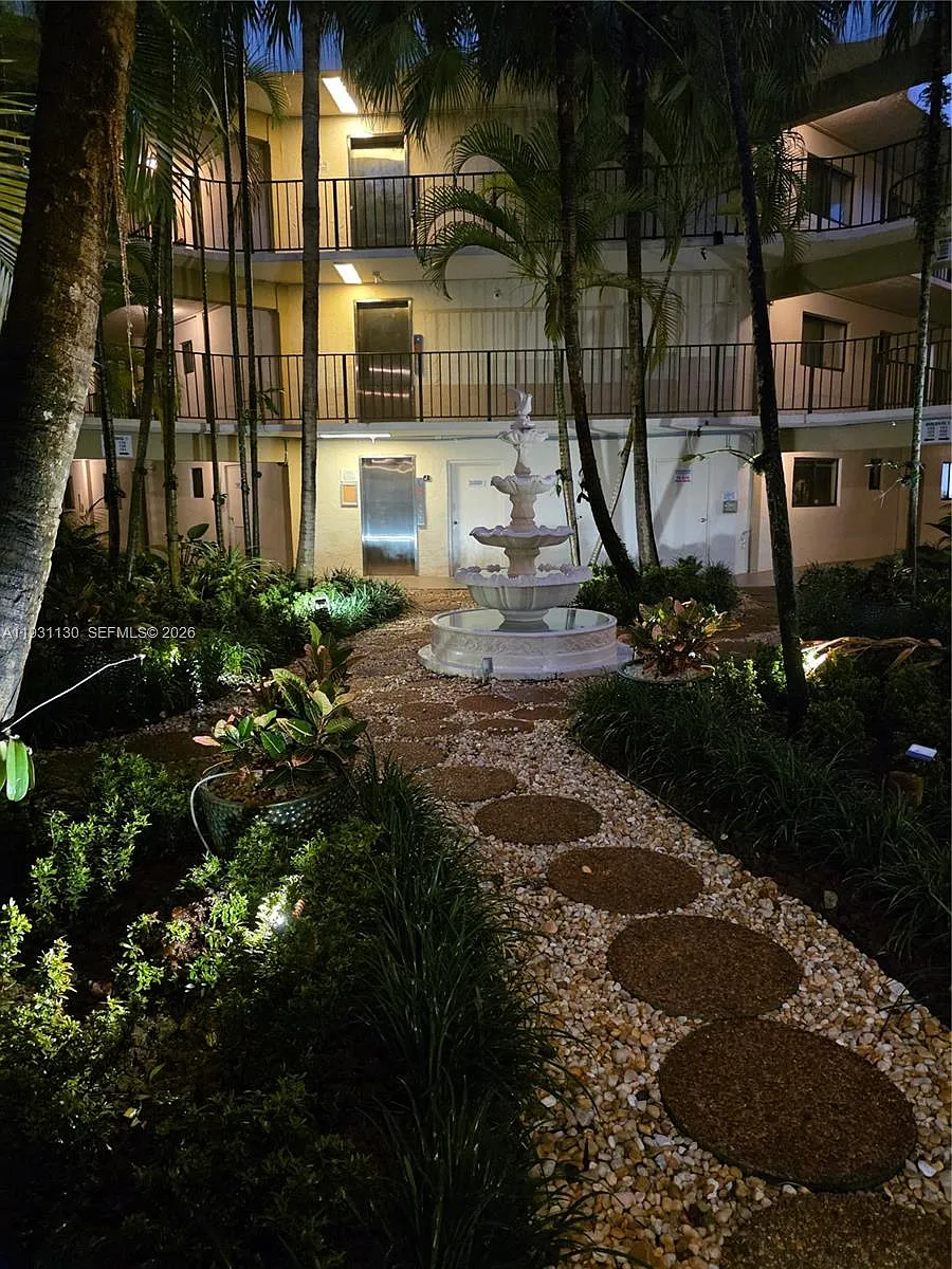 Building Photo - 8035 SW 107th Ave #221